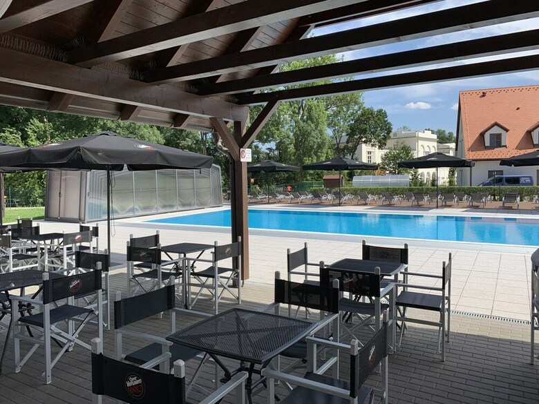 Hotel Hrani?n� Z�me?ek