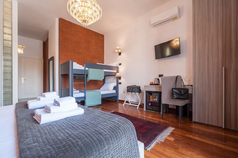 Hotel Dream House