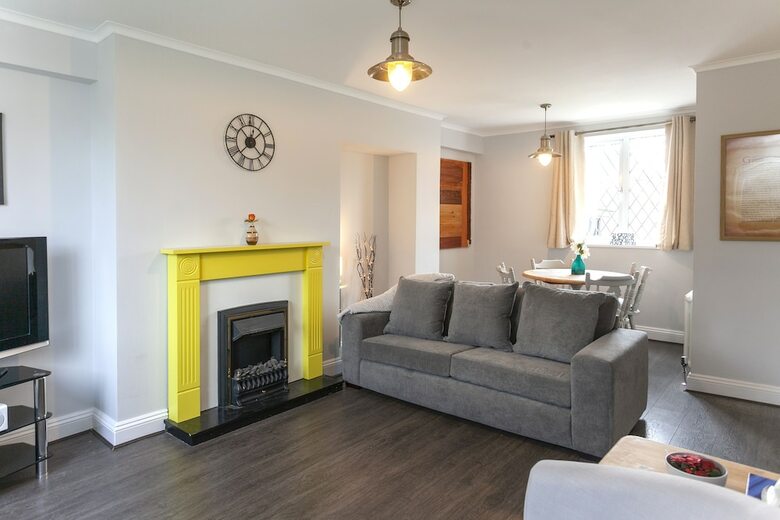 Apartamentos Astley 3 Bedroom House