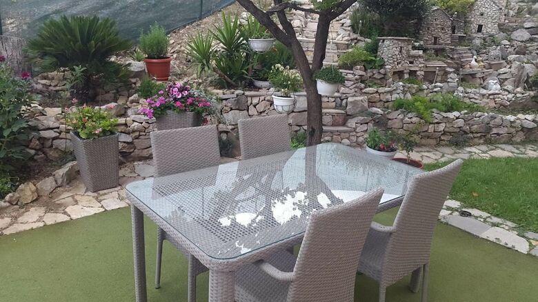 Studio Apartment With Garden