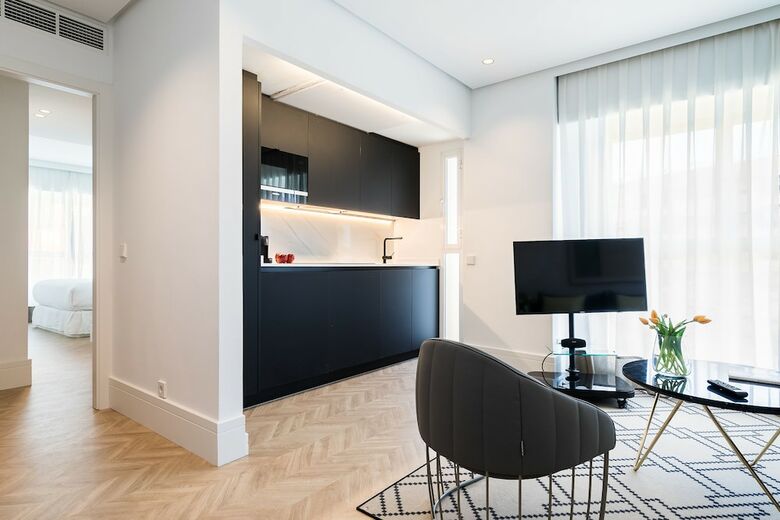 Feelathome Waldorf Suites Apartments