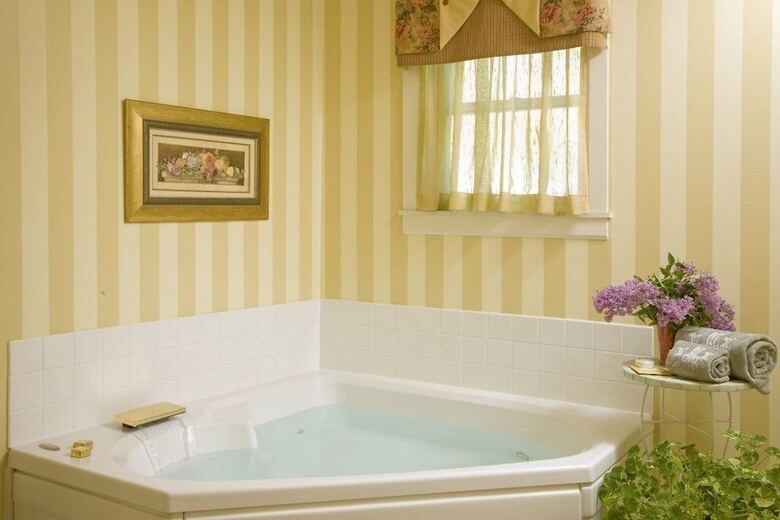 Bed & Breakfast William Henry Miller Inn