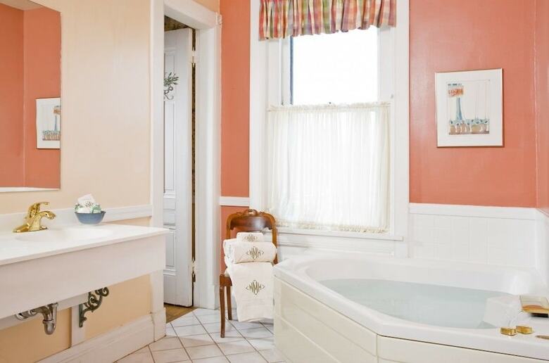 Bed & Breakfast William Henry Miller Inn