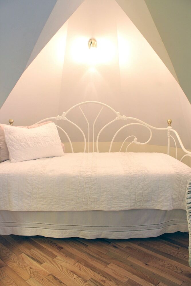 Bed & Breakfast William Henry Miller Inn