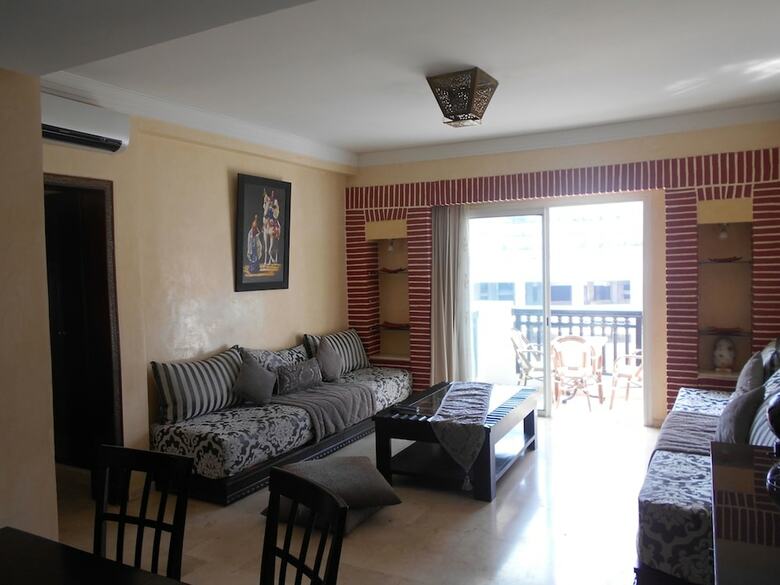 Luxurious Apartment In Marina Ref T23501
