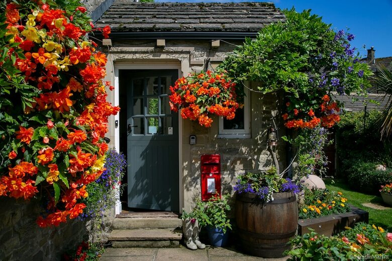 Bed & Breakfast Tucked Away House