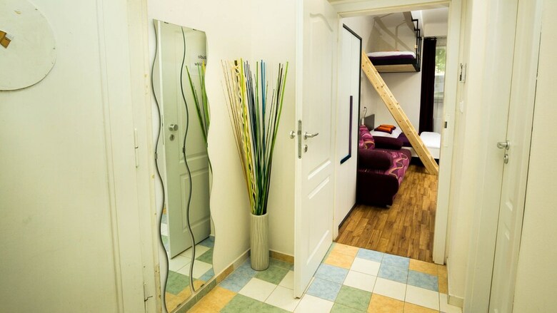 Flying Bed Apartment Close To Castle