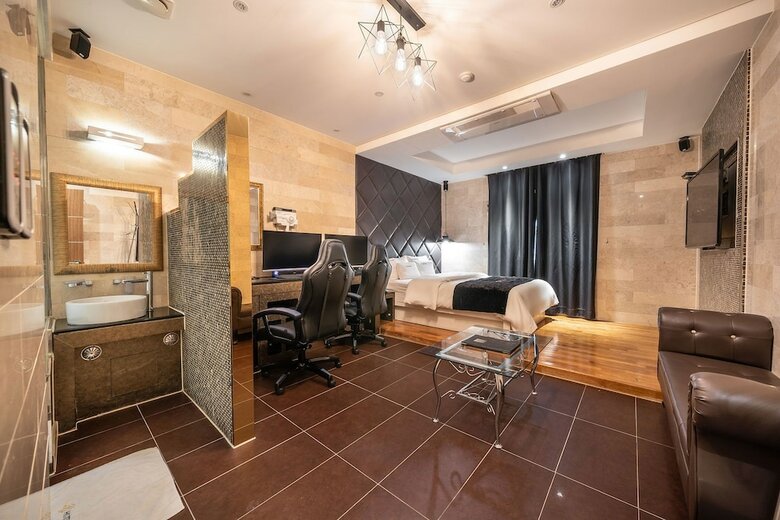 Blixx Hotel