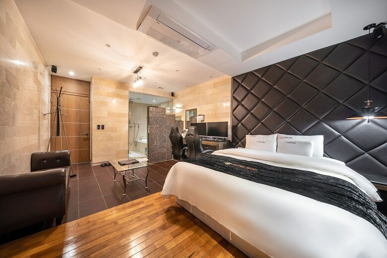 Blixx Hotel