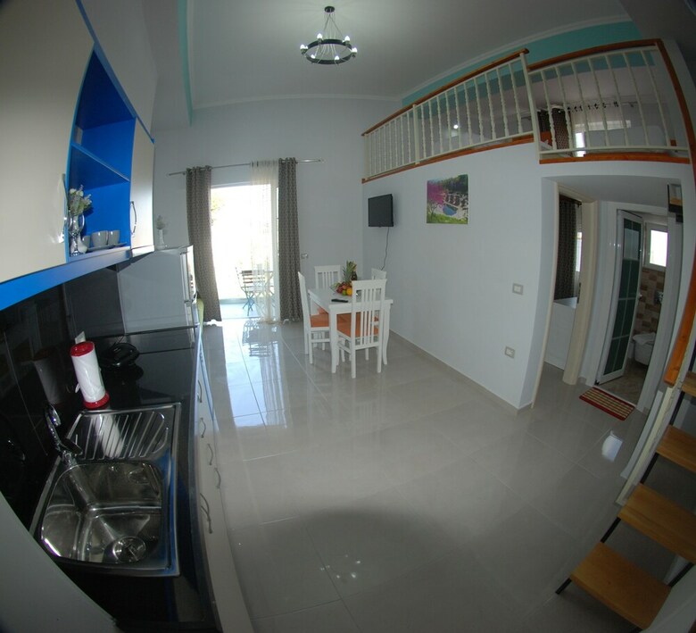 Crown Deluxe Apartments