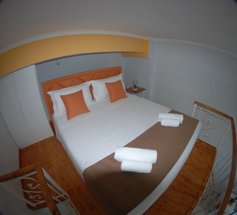 Crown Deluxe Apartments