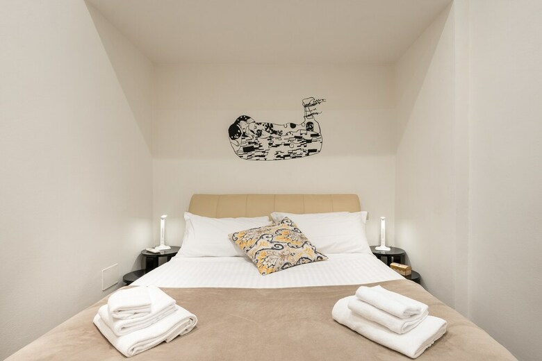Art Gallery Apartment In Florence