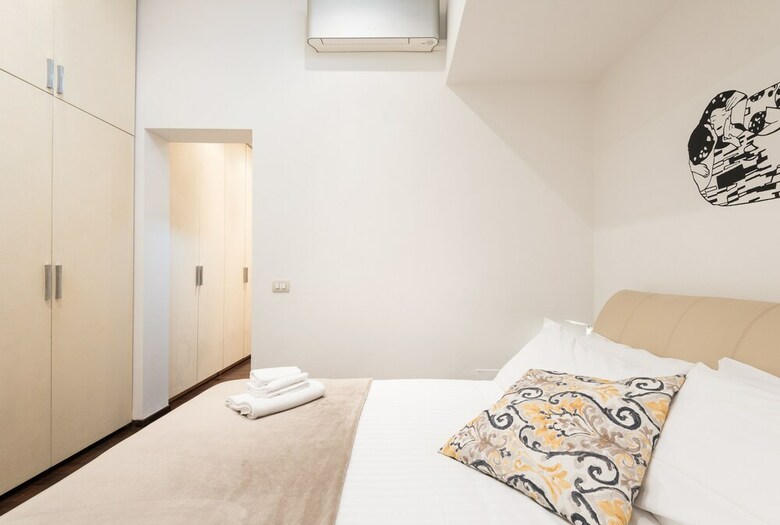 Art Gallery Apartment In Florence