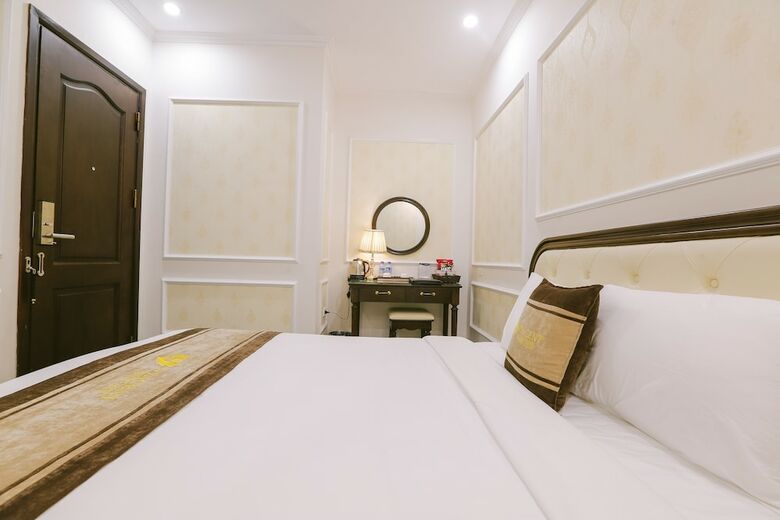 Vincent Halong Hotel