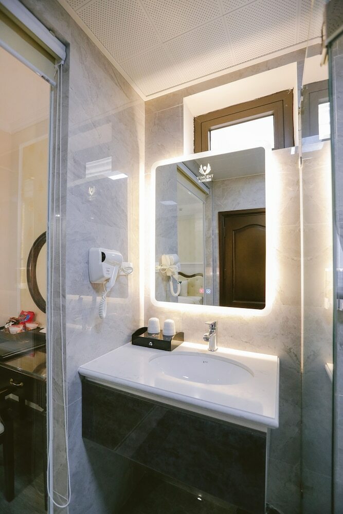 Vincent Halong Hotel