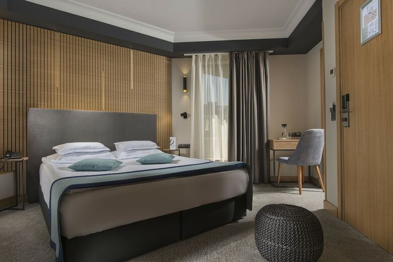 Rosslyn Thracia Hotel