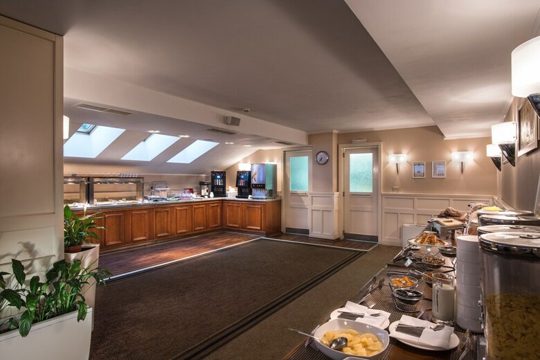 Rosslyn Thracia Hotel