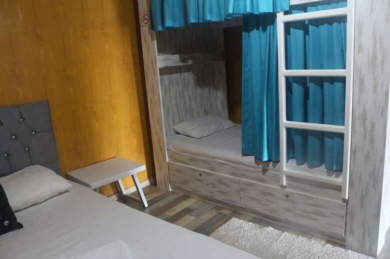 Hostal Amintas Hostel & Motel