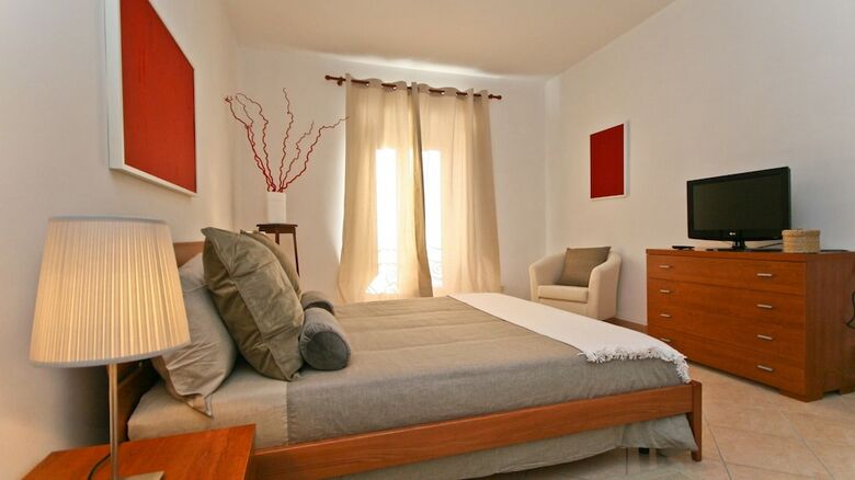 Rental In Rome Red & White Apartment