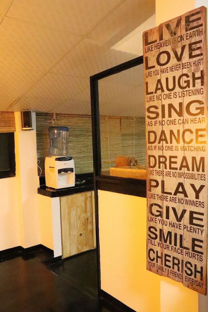 Hostal Miracle City Inn Hostel