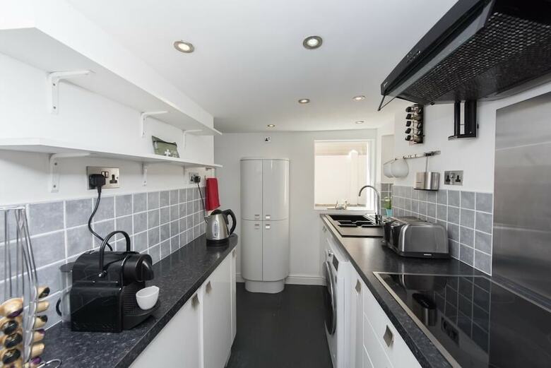 Seafront Walk Garden Apartment