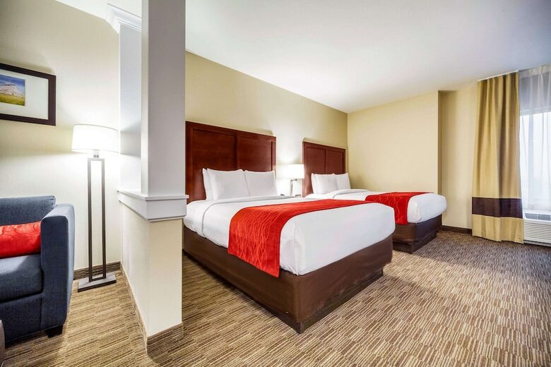 Hotel Comfort Inn & Suites