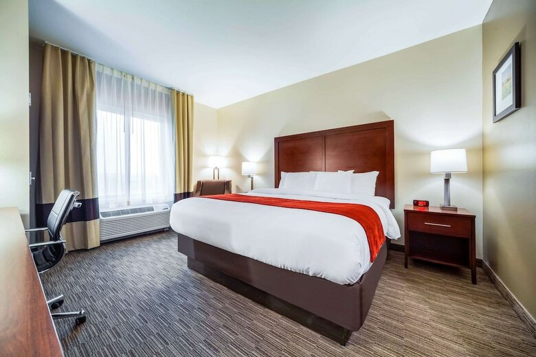 Hotel Comfort Inn & Suites