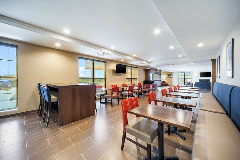 Hotel Comfort Inn & Suites