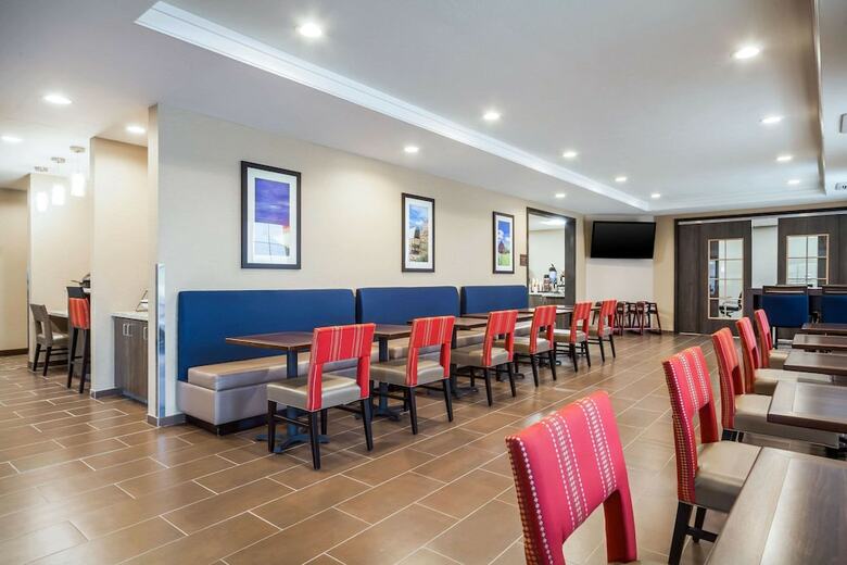Hotel Comfort Inn & Suites