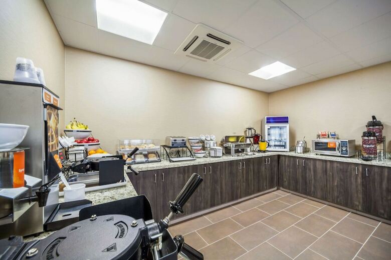 Hotel Comfort Inn & Suites