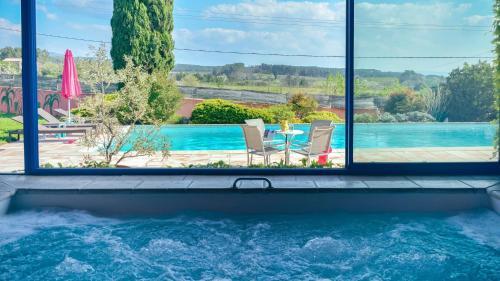 Hostal Chambres D'h�tes Et G�tes Le Mas Bleu & Spa Resort