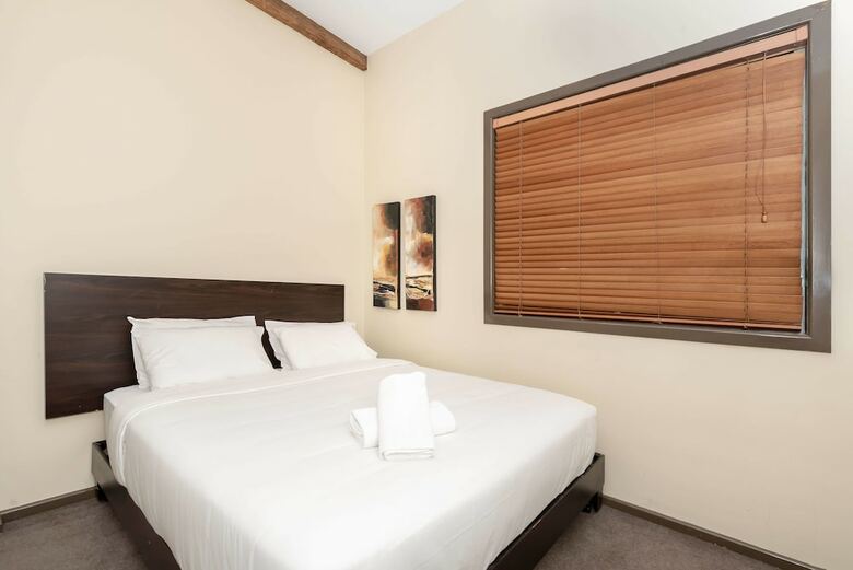 Airm8 Apartments The Oaks