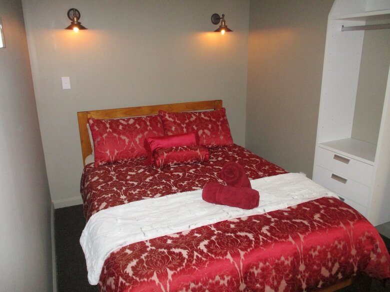 Hostal The Duke Hostel