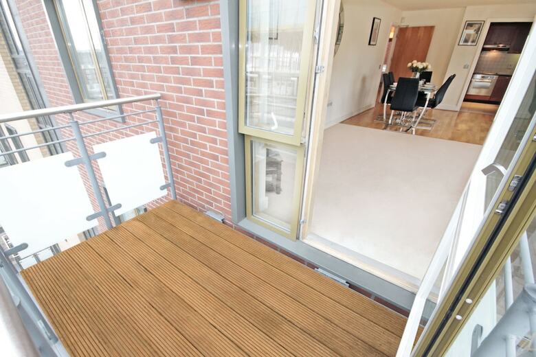 Beautiful Hanover Quay Apartment