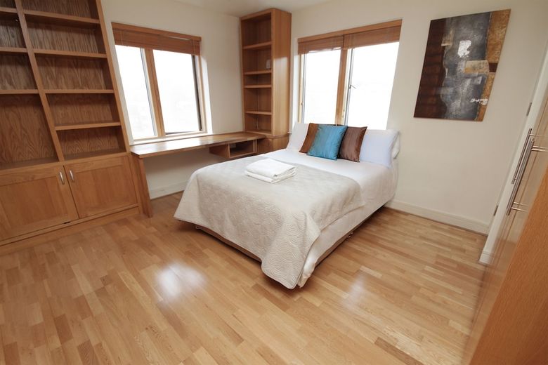 Beautiful Hanover Quay Apartment