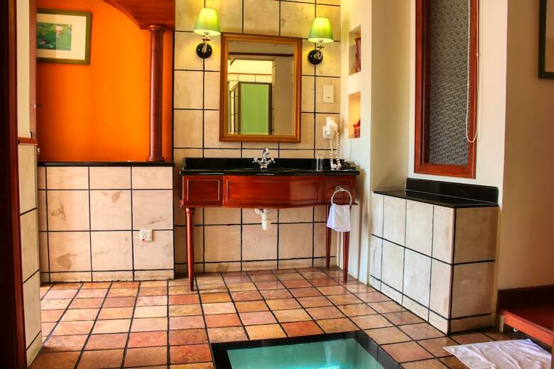 Hotel Alexis Private Water Chalet