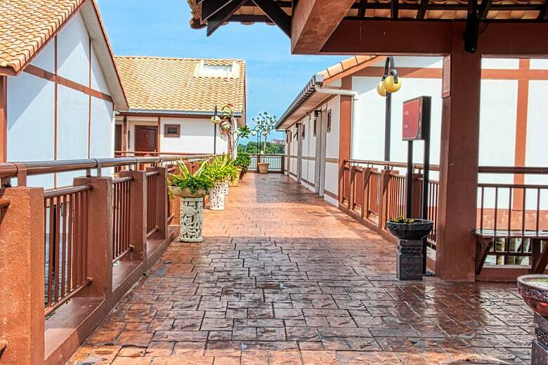 Hotel Alexis Private Water Chalet