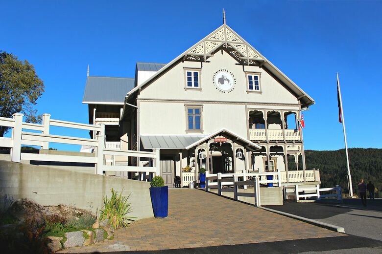 Hotel Eikerapen Gjestegard �seral