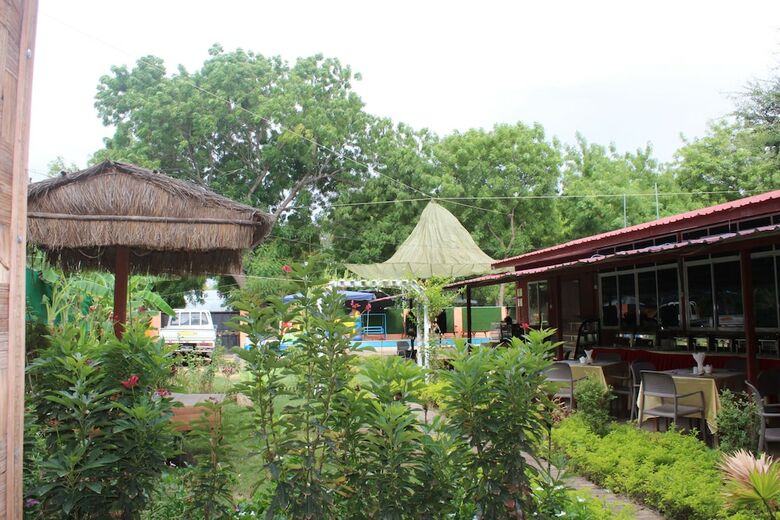 Hostal Law Ka Thit Sar Hotel - Hostel