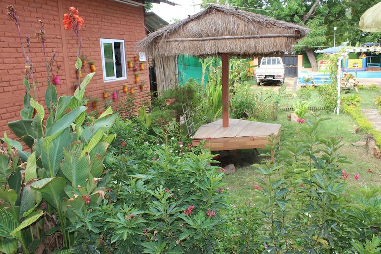 Hostal Law Ka Thit Sar Hotel - Hostel