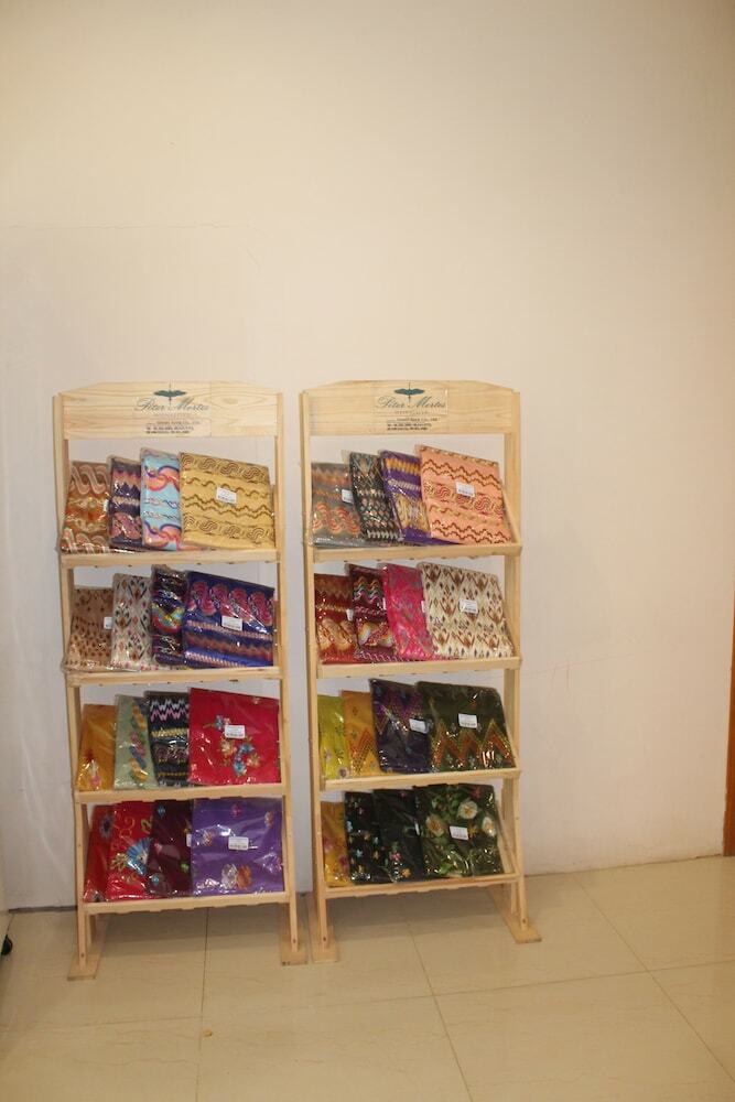 Hostal Law Ka Thit Sar Hotel - Hostel