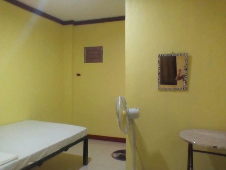Hostal Rms Travellers Inn - Hostel