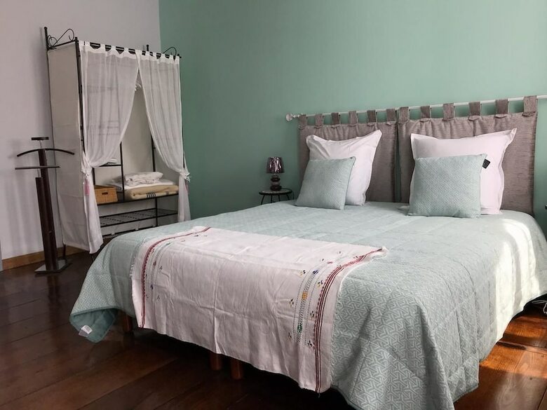 Bed & Breakfast Aux Rosiers