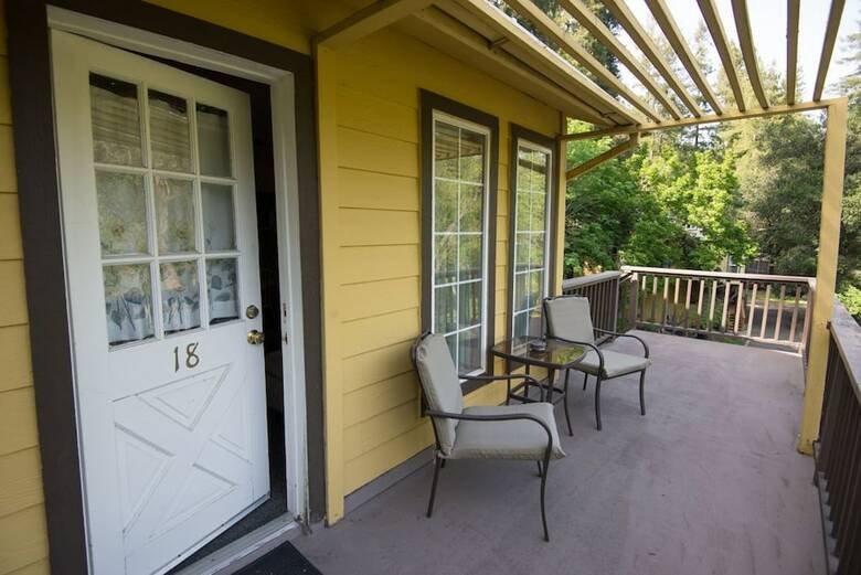 Hotel River View Garden Resort