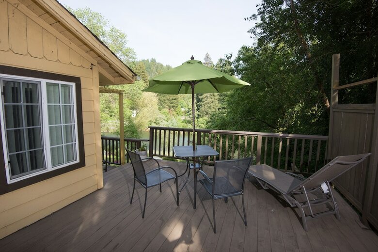 Hotel River View Garden Resort