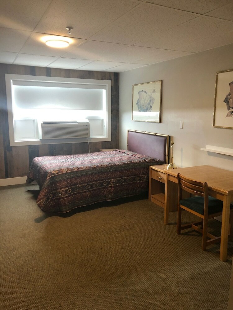 Camrose Lechateau Hotel