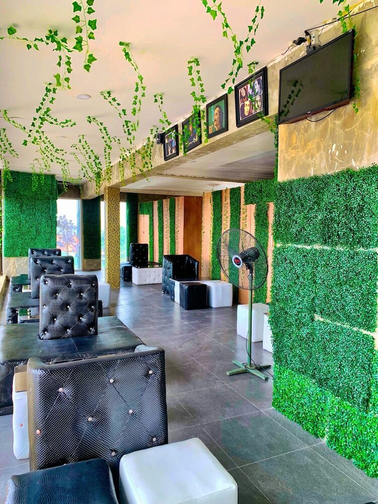 Grandbay Luxury Hotel