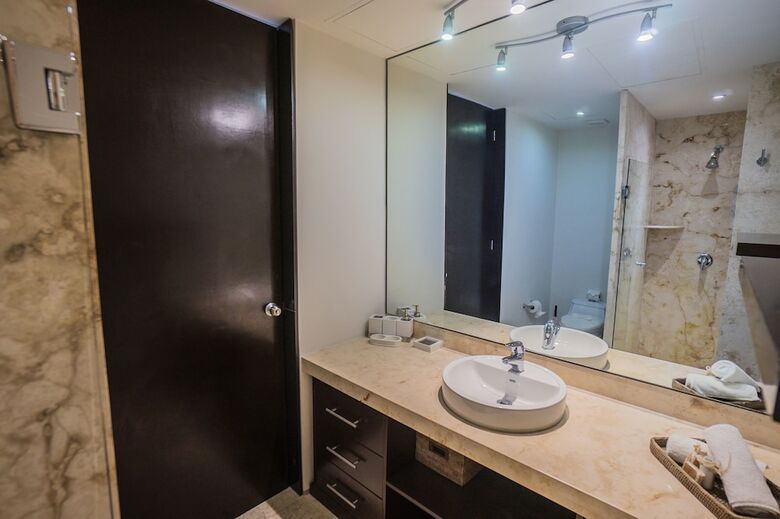 Aparthotel Luxury Condos At Magia