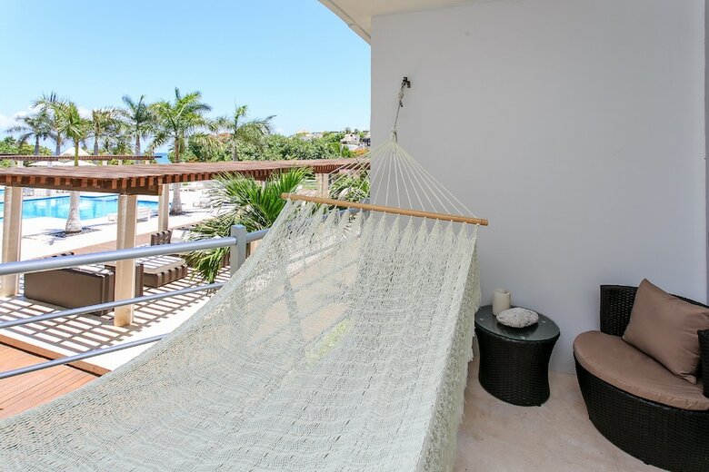 Aparthotel Luxury Condos At Magia