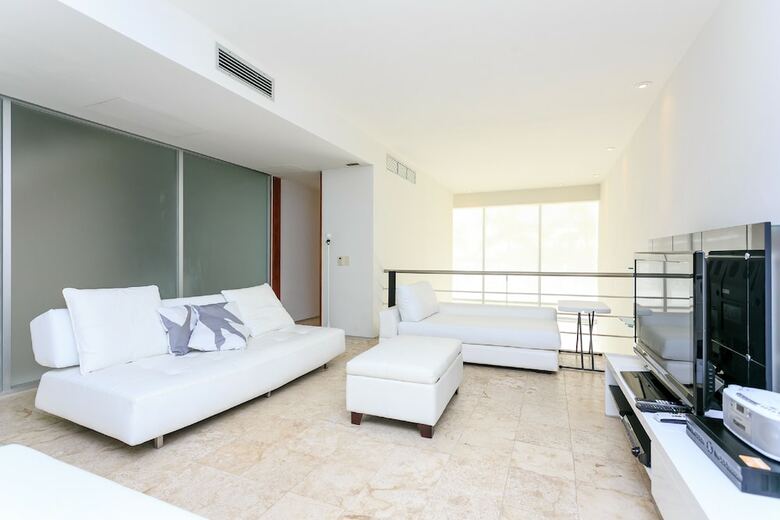 Aparthotel Luxury Condos At Magia